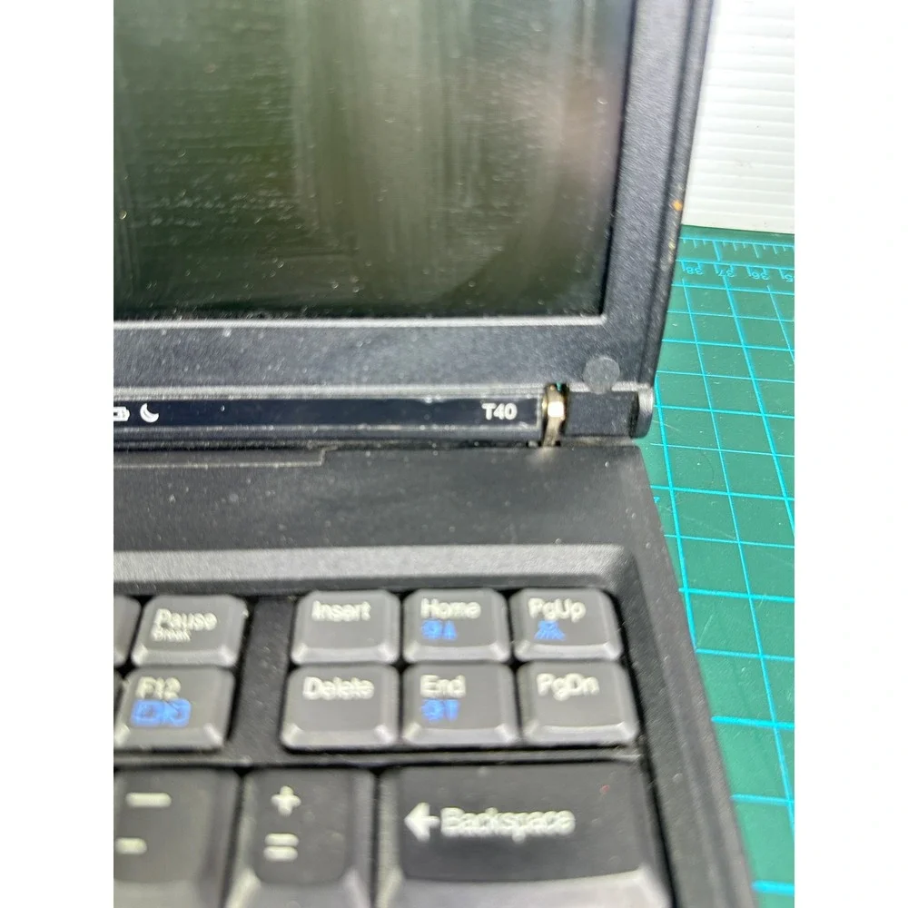 IBM ThinkPad T40 Laptop Type 2373 Intel Centrino Windows XP VTG UNTESTED